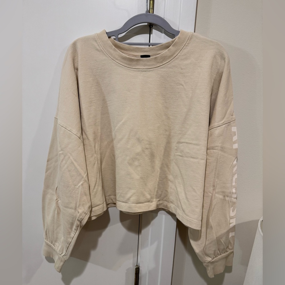 Wild Fable cropped top with Apres Ski on sleeve